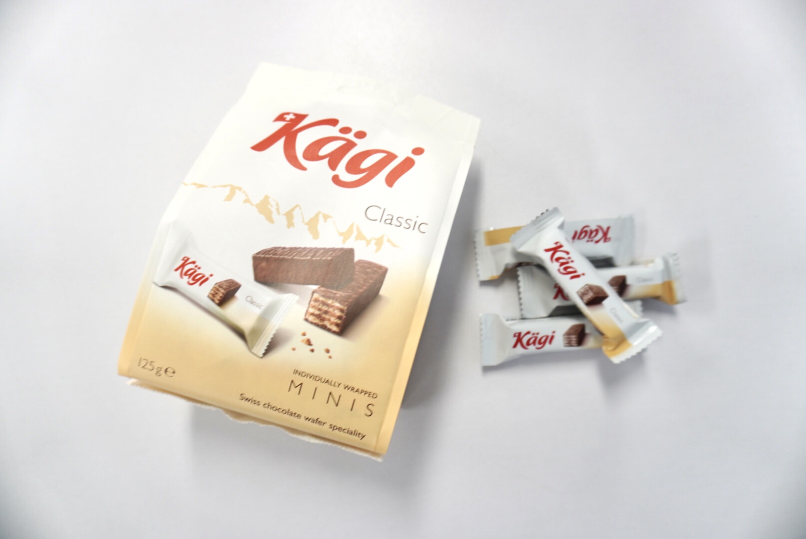 コーヒータイムに合うスイス生まれの極上お菓子 Kagi カーギ チョコレート ウエハース をスタッフみんなで試食してみた 衣食住サービスに携わる小売 事業者のミカタ Super Delivery Media