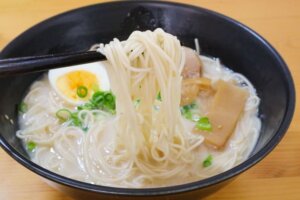 手軽でおいしい健康志向のインスタント麺「鳥志商店」の「博多中華そば」5種類を試してみました